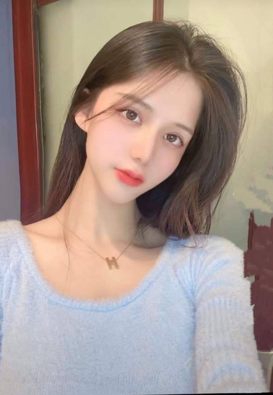 郑州高挑嫩妹，两个奶子手都握不住